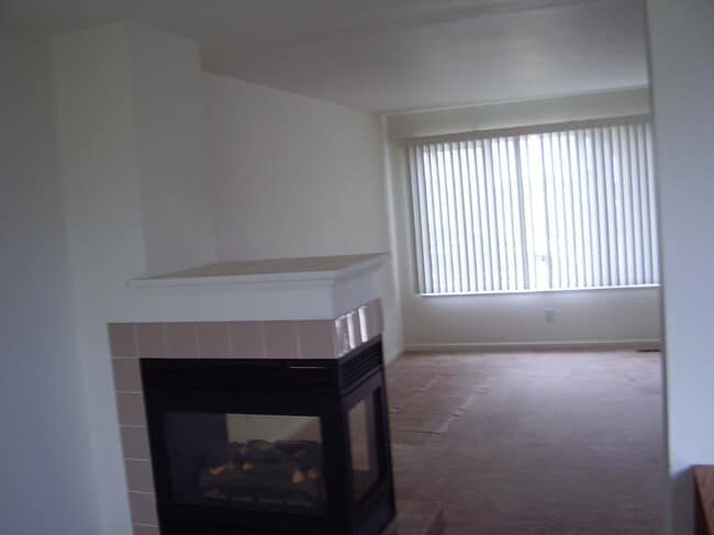Building Photo - 3345 Saratoga St