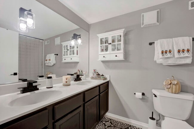 Building Photo - 625 W Jackson Blvd