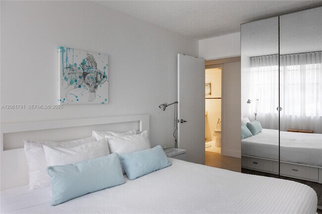 Building Photo - 1817 S Ocean Dr