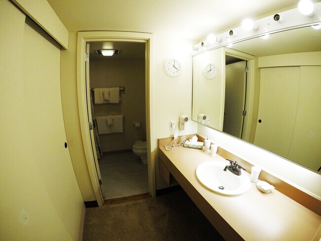 Building Photo - Winter Seasonal Rental- Sts John 2522