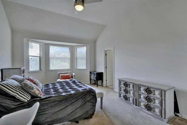 Building Photo - 2208 Granite Hill Dr