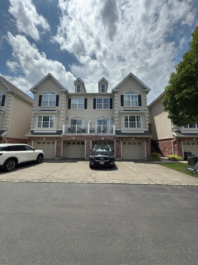Building Photo - 197 Blue Heron Dr