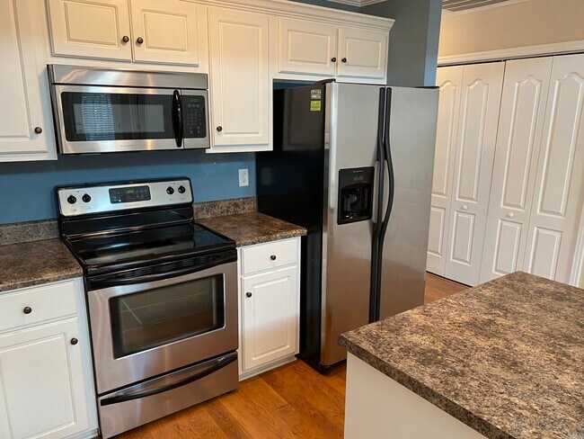 Building Photo - 817 Bryans Circle