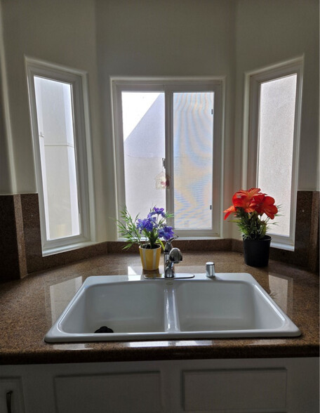 Kitchen - 9610 Zelzah Ave