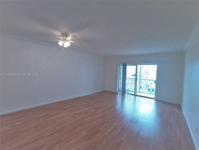 Building Photo - 450 Golden Isles Dr