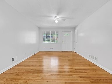 Building Photo - 2900 Holt Dr