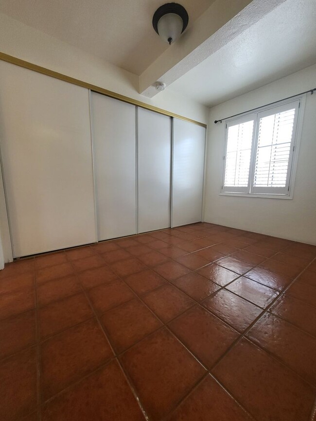 Building Photo - Quaint and Cozy 1x1 apartment in the histo...