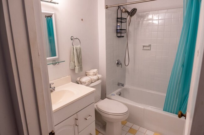 Building Photo - SHADYSIDE RENTAL