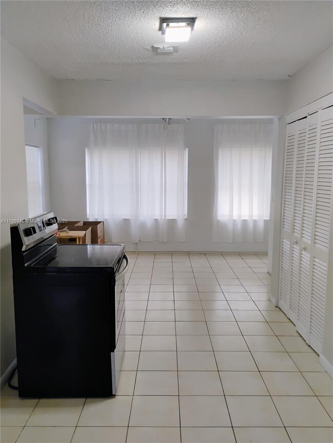 Building Photo - 252 S Biscayne River Dr
