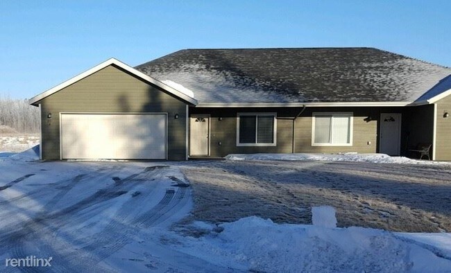 Primary Photo - 3 br, 2 bath Duplex - 931 W Cache Dr # A