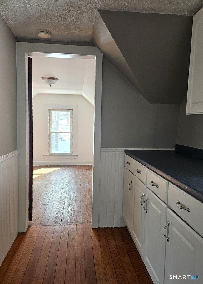 Building Photo - 21 Sigourney St