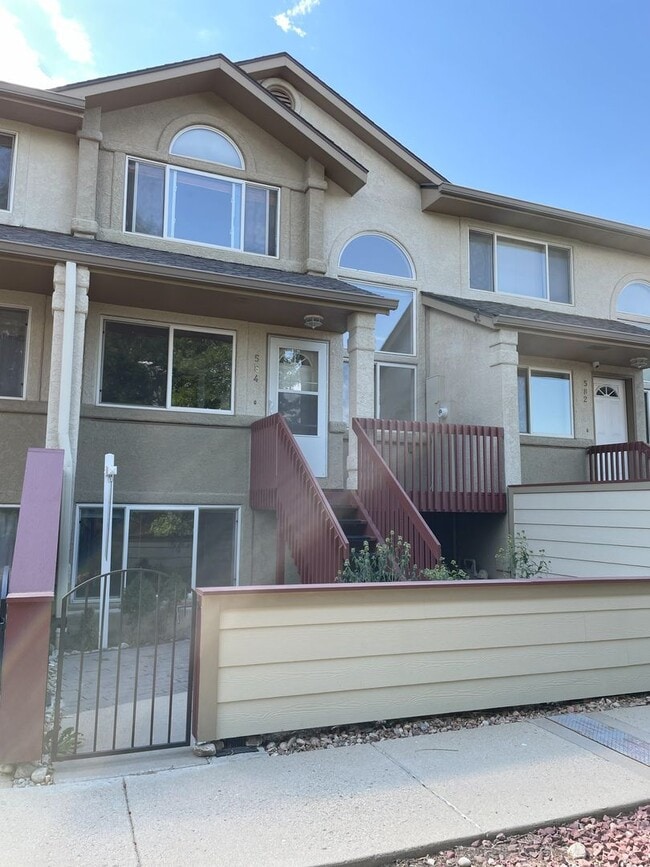 Building Photo - 584 Ridgeview Dr