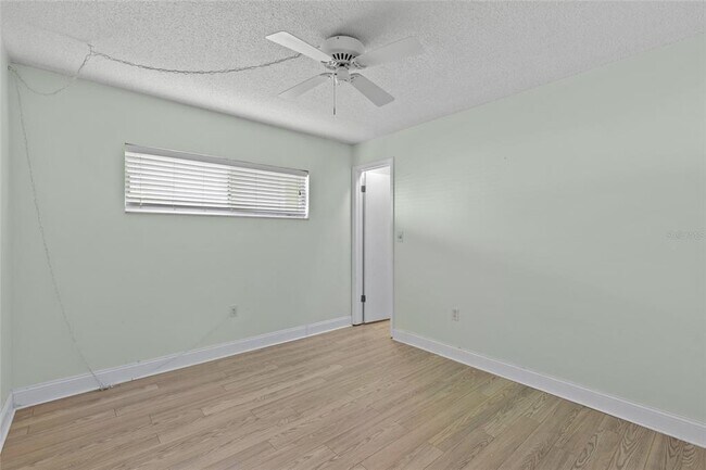Building Photo - 4775 Cove Cir