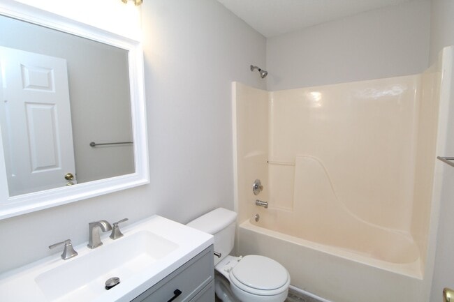 Building Photo - Charming Newly Renovated 3-Bedroom, 2-Bath...