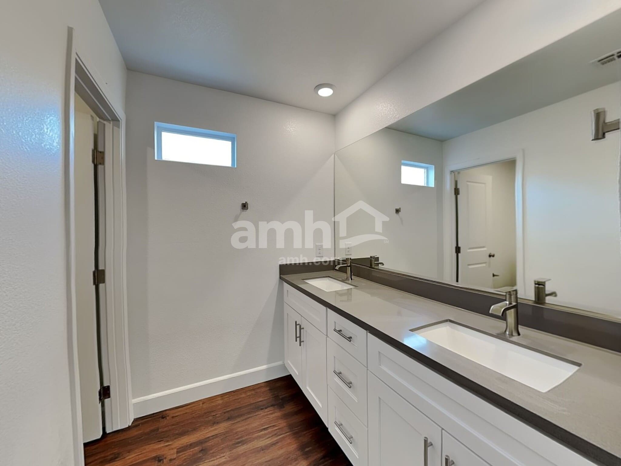 Building Photo - 644 N Water St