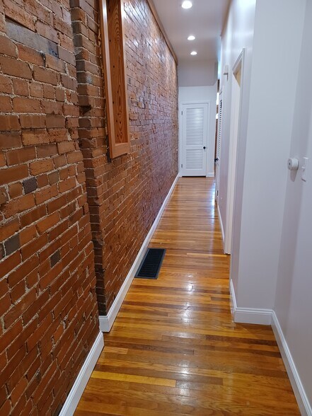 Building Photo - 4224 Chouteau Ave
