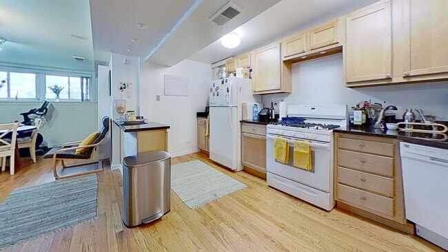 Building Photo - 2613 N Halsted St