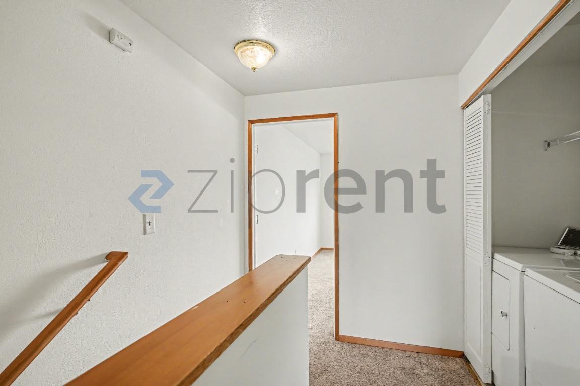 Building Photo - 1530 NE 68th Ave