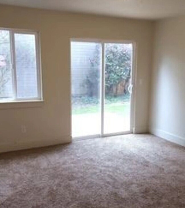 Building Photo - ALK - 1820 Sylvan Highlands Triplex