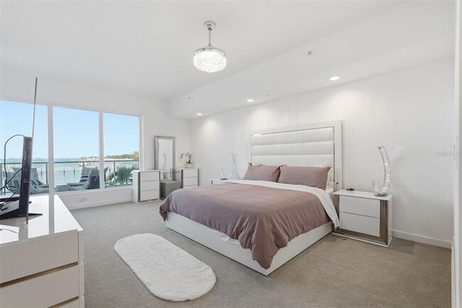 Building Photo - 920 N Osceola Ave