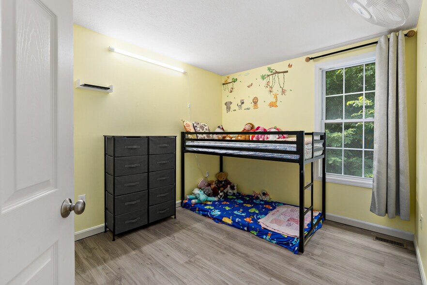 Building Photo - 249 Persimmon Ln
