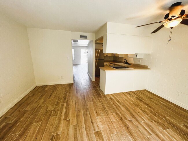 Building Photo - Prime Scottsdale Location! 2 bed 1.5 bath with community pool