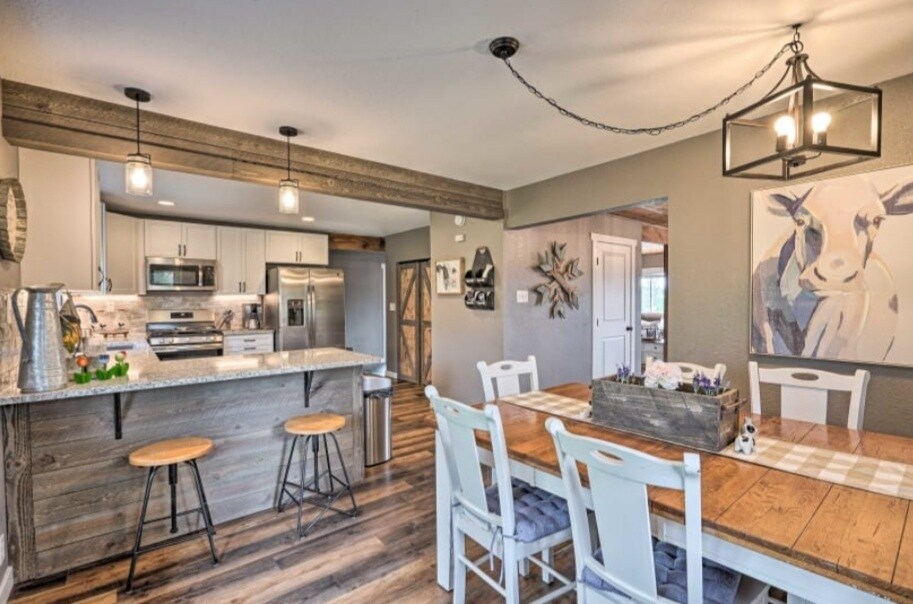 Building Photo - 255 Midnight Ln