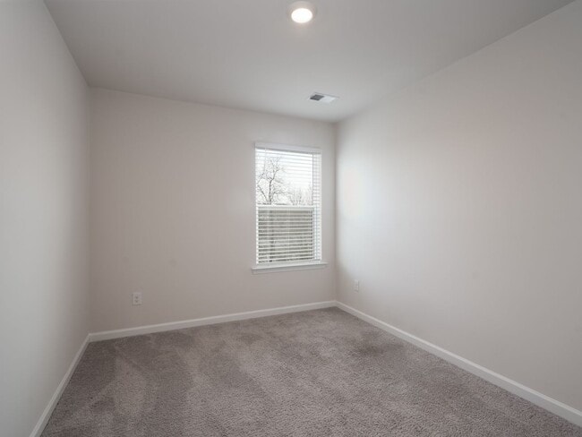 Building Photo - 3 Bed 2.5 Bath Townhome, END UNIT WITH PRIVATE BACKYARD! $500 OFF FIRST FULL MONTH RENT