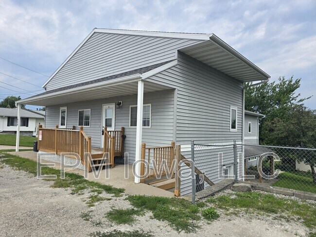 Building Photo - 904 W Welsh St