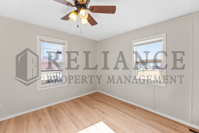 Building Photo - 1823 S Hiram St