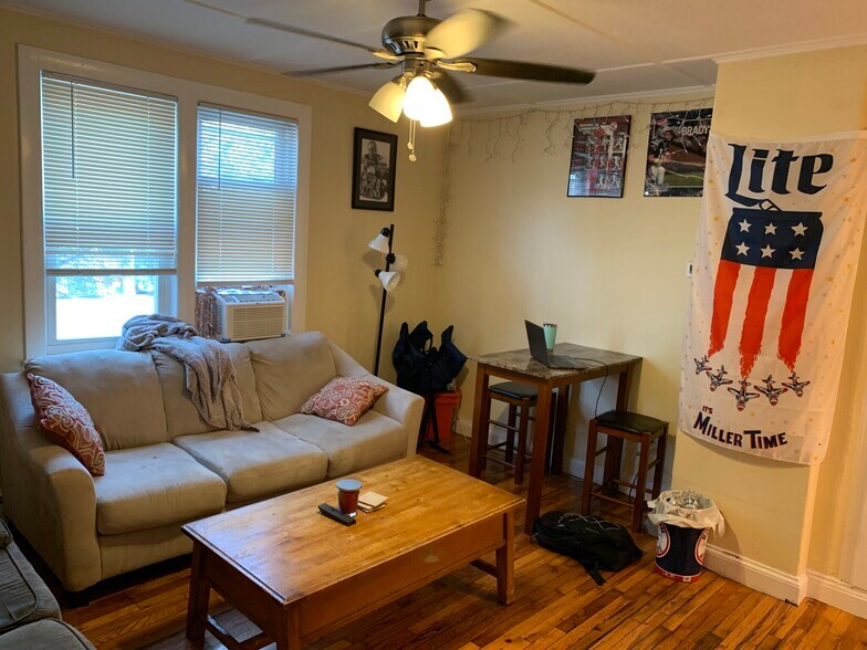 Building Photo - 41 Cross St