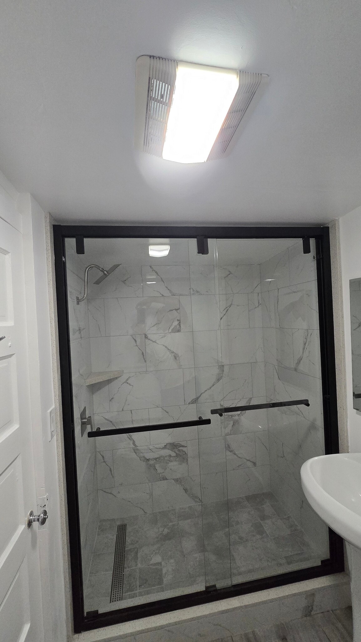 Shower - 77 S Parkwood Ave