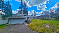 Building Photo - Stunning Mid-Century 4-Bedroom Home in Pri...