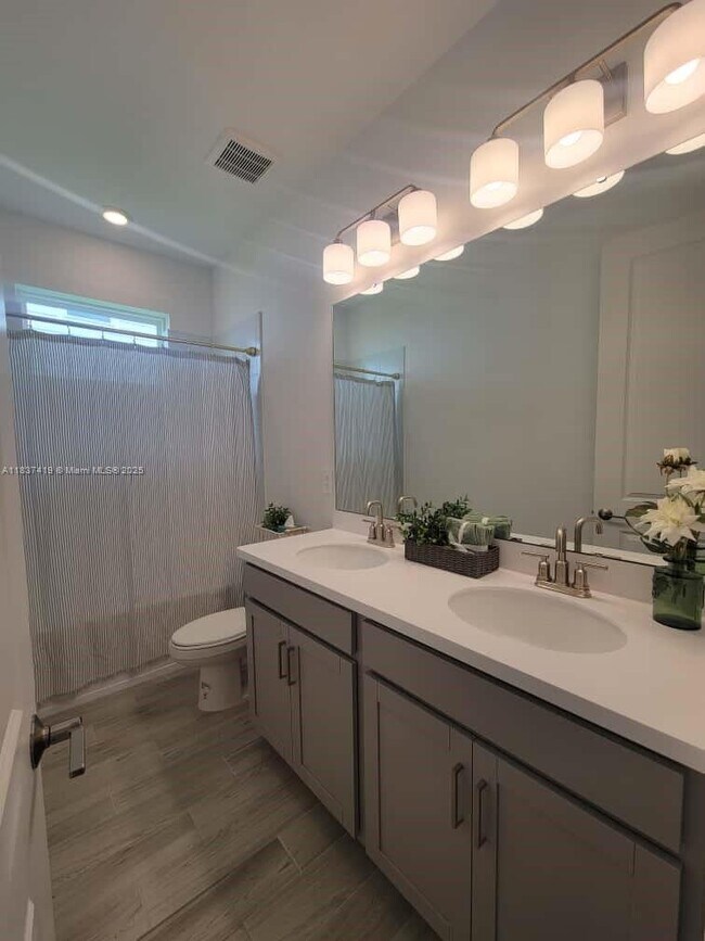 Building Photo - 5727 Gingham Dr