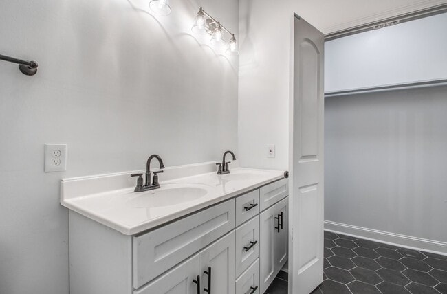 Building Photo - 1825 Young Ave