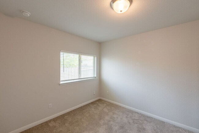 Building Photo - Experience Luxury Living: Perfect Blend of Comfort & Style in Your Dream Home! Schedule Viewing Now!