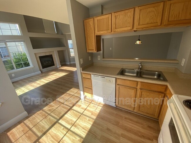Building Photo - 930 Button Rock Dr