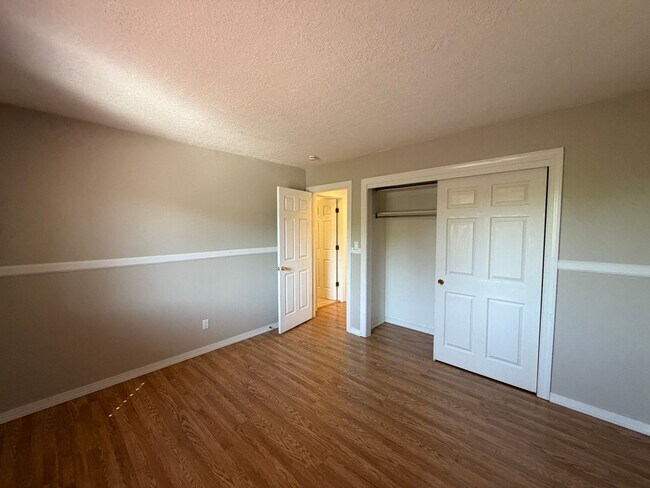 Building Photo - 6517 Glen Oak NE
