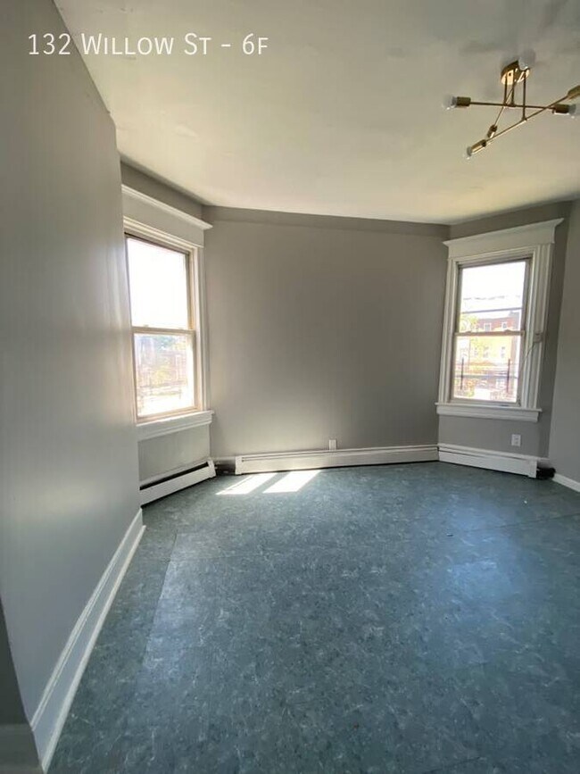 Building Photo - 132 Willow St