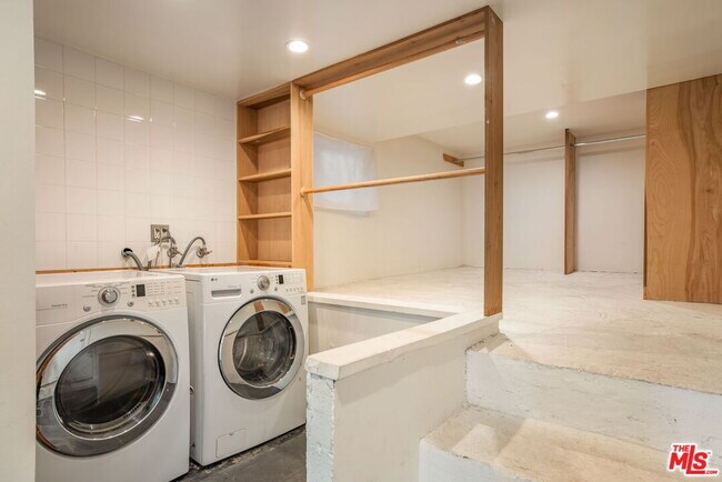 Building Photo - 4075 Los Nietos Dr