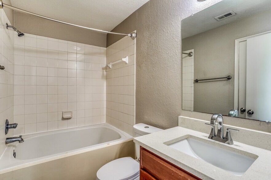 Building Photo - 20619 Tayman Oaks Dr