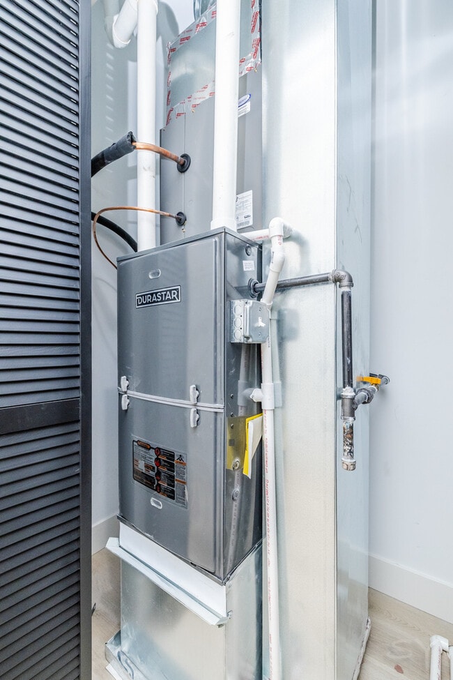 Building Photo - 5637 S Prairie Ave