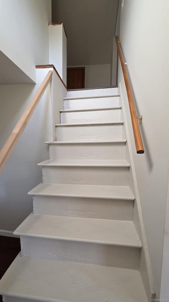 Building Photo - 882 NY-52