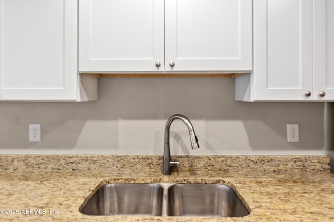 Building Photo - 442 SW Naha St