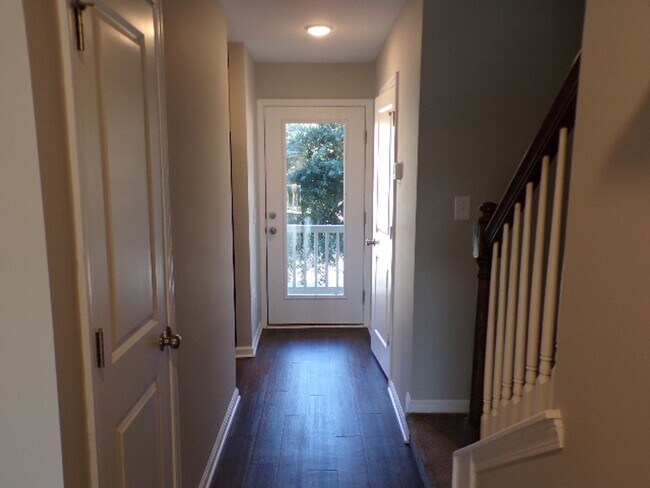 Building Photo - 4 Bedroom Townhome Located In Allenwood