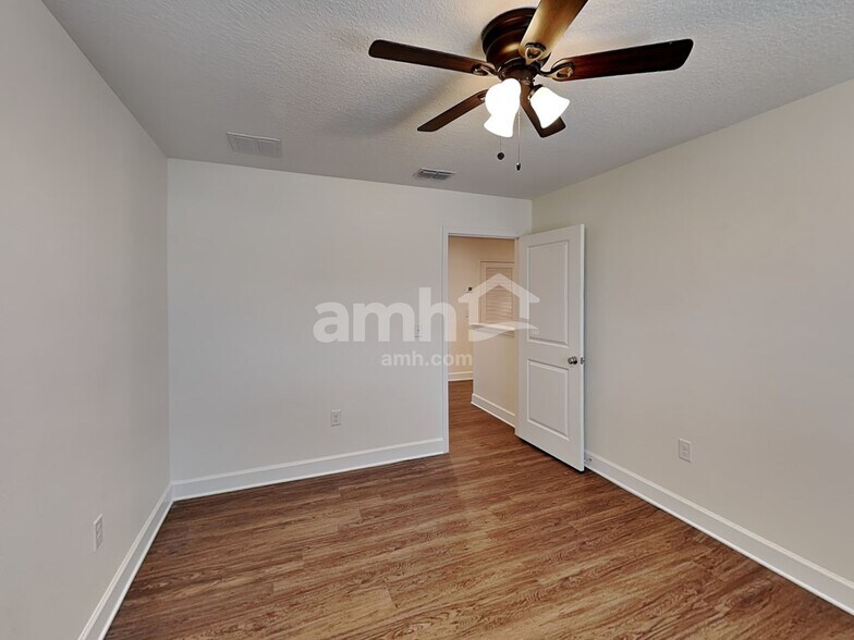 Building Photo - 4624 Birdsong Dr