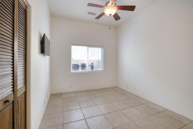 Building Photo - 53740 Avenida Navarro