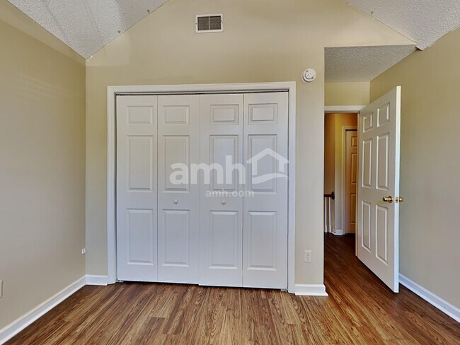Building Photo - 602 Majestic Oak Dr