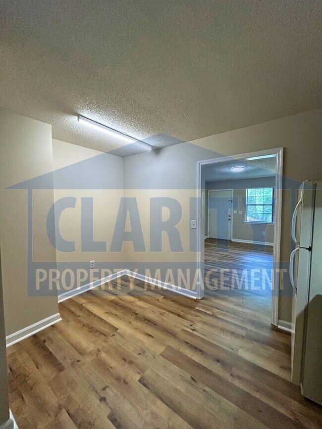 Building Photo - 3038/3040 Blue Springs Rd