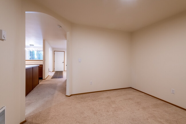 Building Photo - 2732 Hidden Springs Loop SE